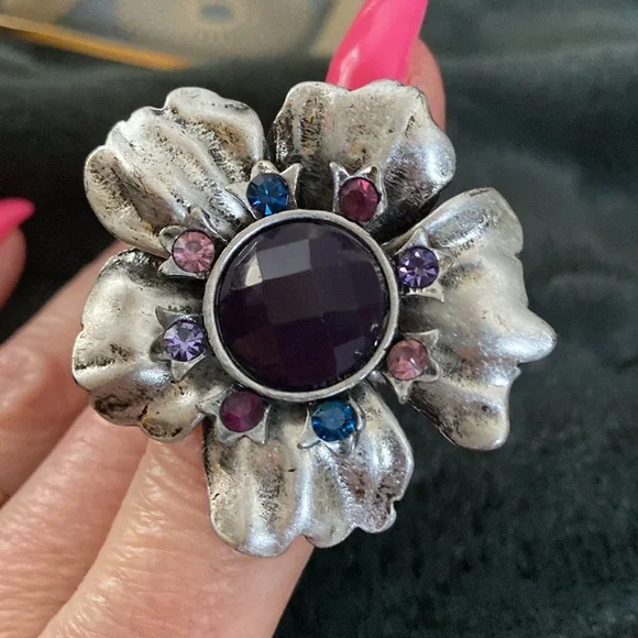 Beautiful silver tone flower 🌸 ring stretch band size 6.5 + - Picture 4 of 13